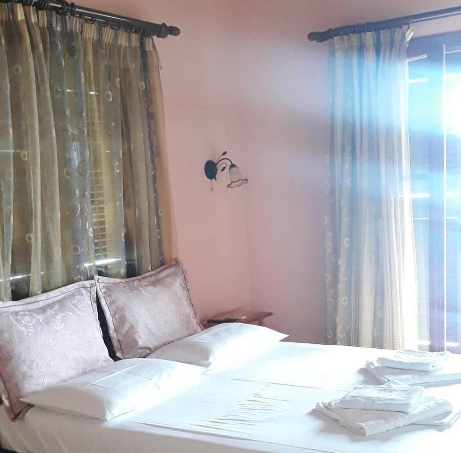 Violetta Studios & Apartments 米利纳 外观 照片