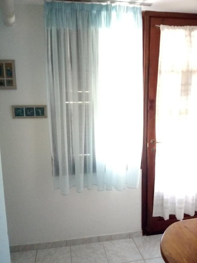 Violetta Studios & Apartments 米利纳 外观 照片