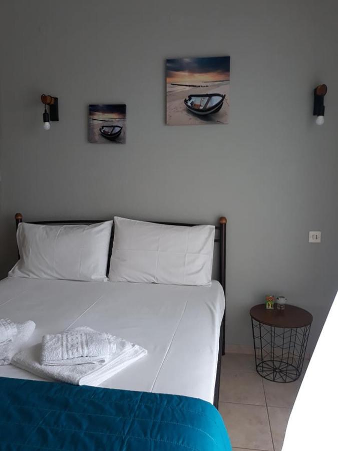 Violetta Studios & Apartments 米利纳 外观 照片