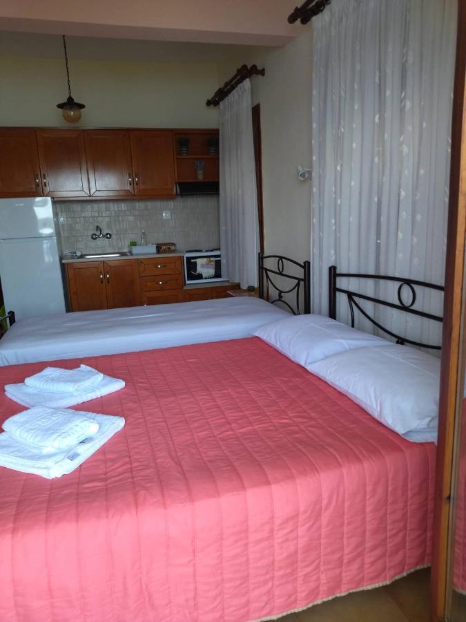 Violetta Studios & Apartments 米利纳 外观 照片
