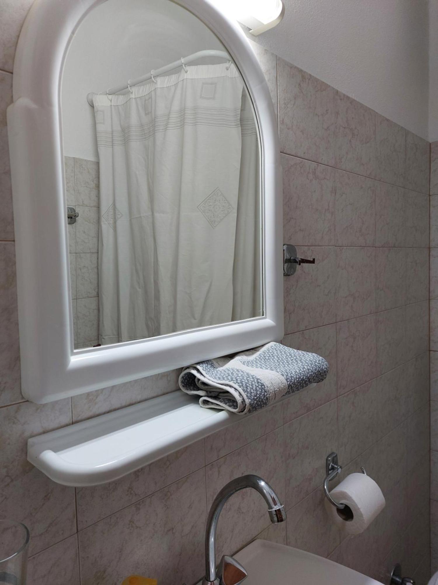 Violetta Studios & Apartments 米利纳 外观 照片